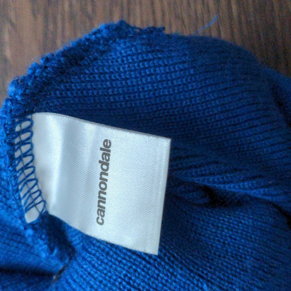 Canondale One Size fits all Blue and Green Thick winter hat with Pom Pom - Picture 3 of 4